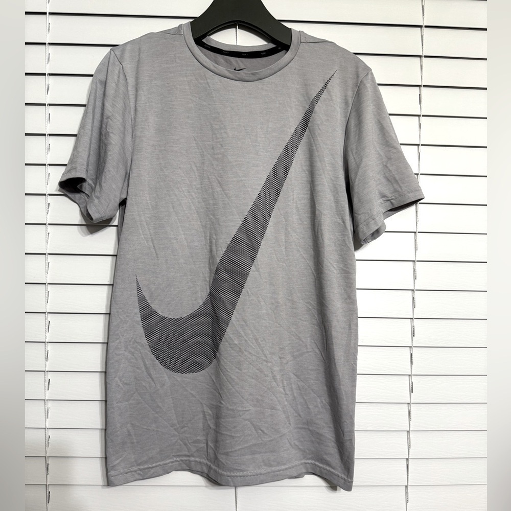 Nike Dri-fit light gray top size S excellent condition like never worn
